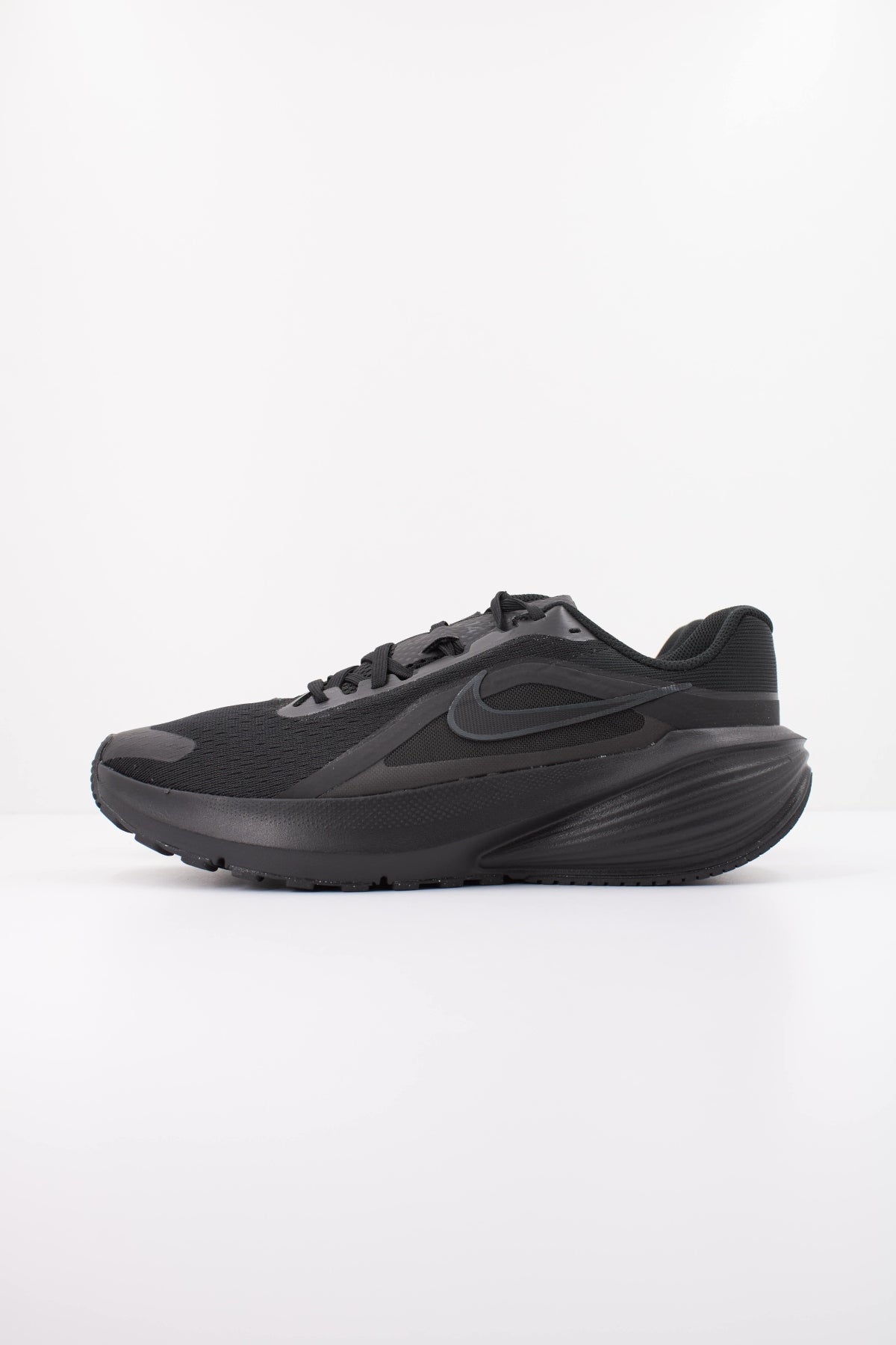 NIKE NIKE DOWNSHIFTER 14 en color NEGRO (1)
