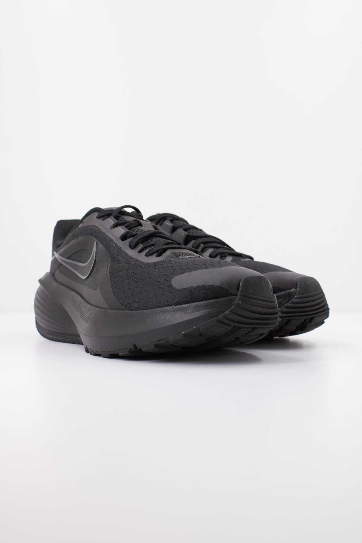 NIKE NIKE DOWNSHIFTER 14 en color NEGRO (2)