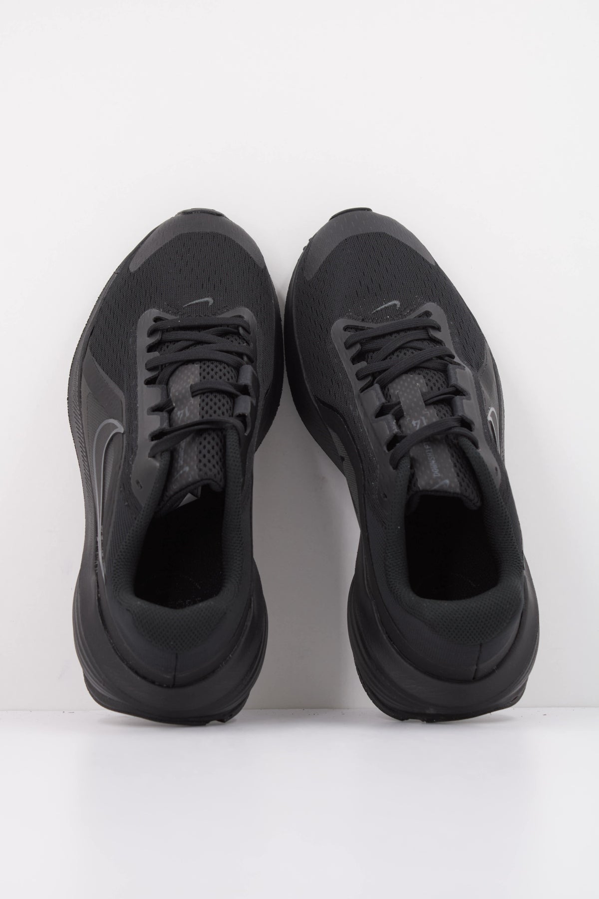 NIKE NIKE DOWNSHIFTER 14 en color NEGRO (3)