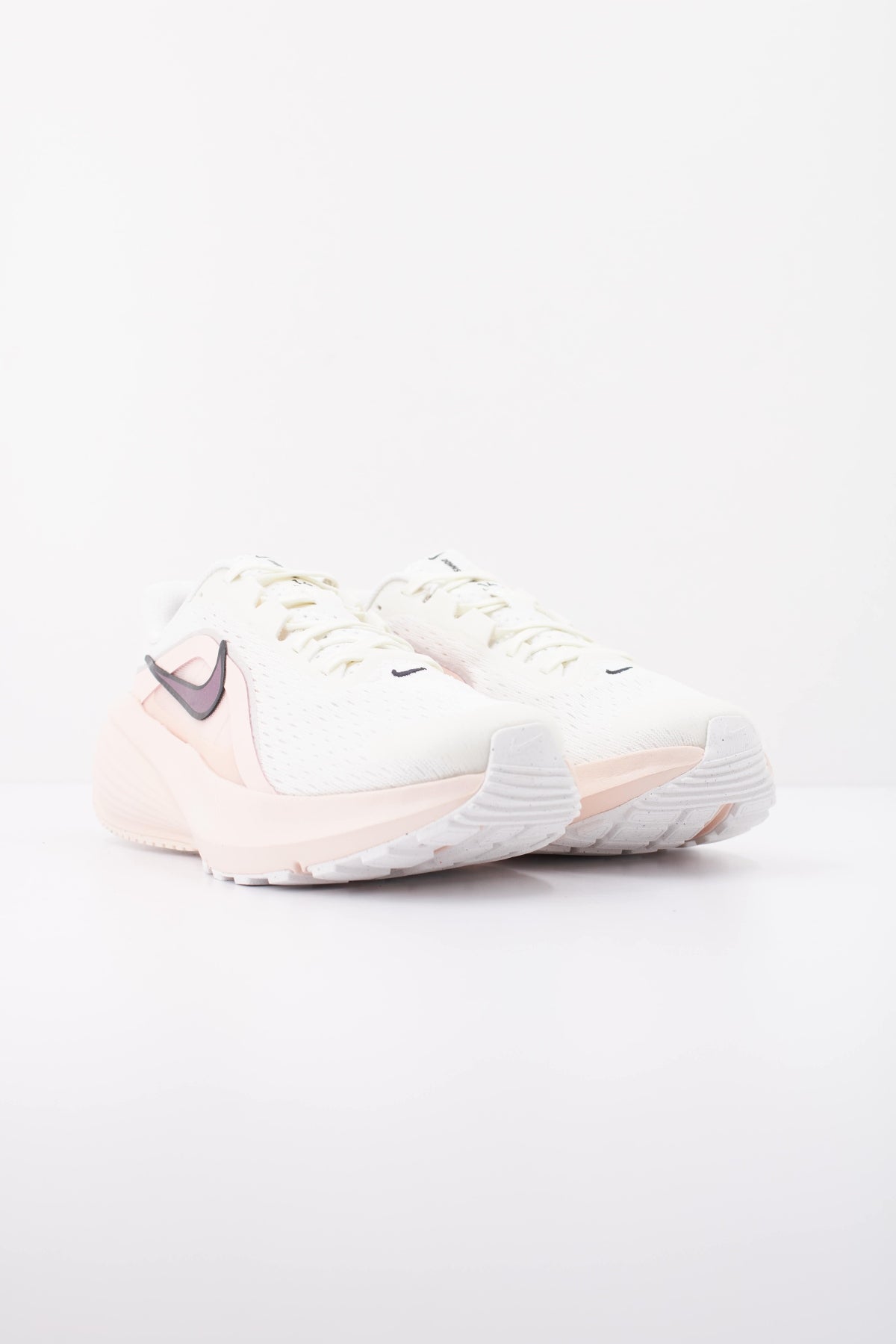 NIKE DOWNSHIFTER 14 IB1899-108 en color BLANCO (2)