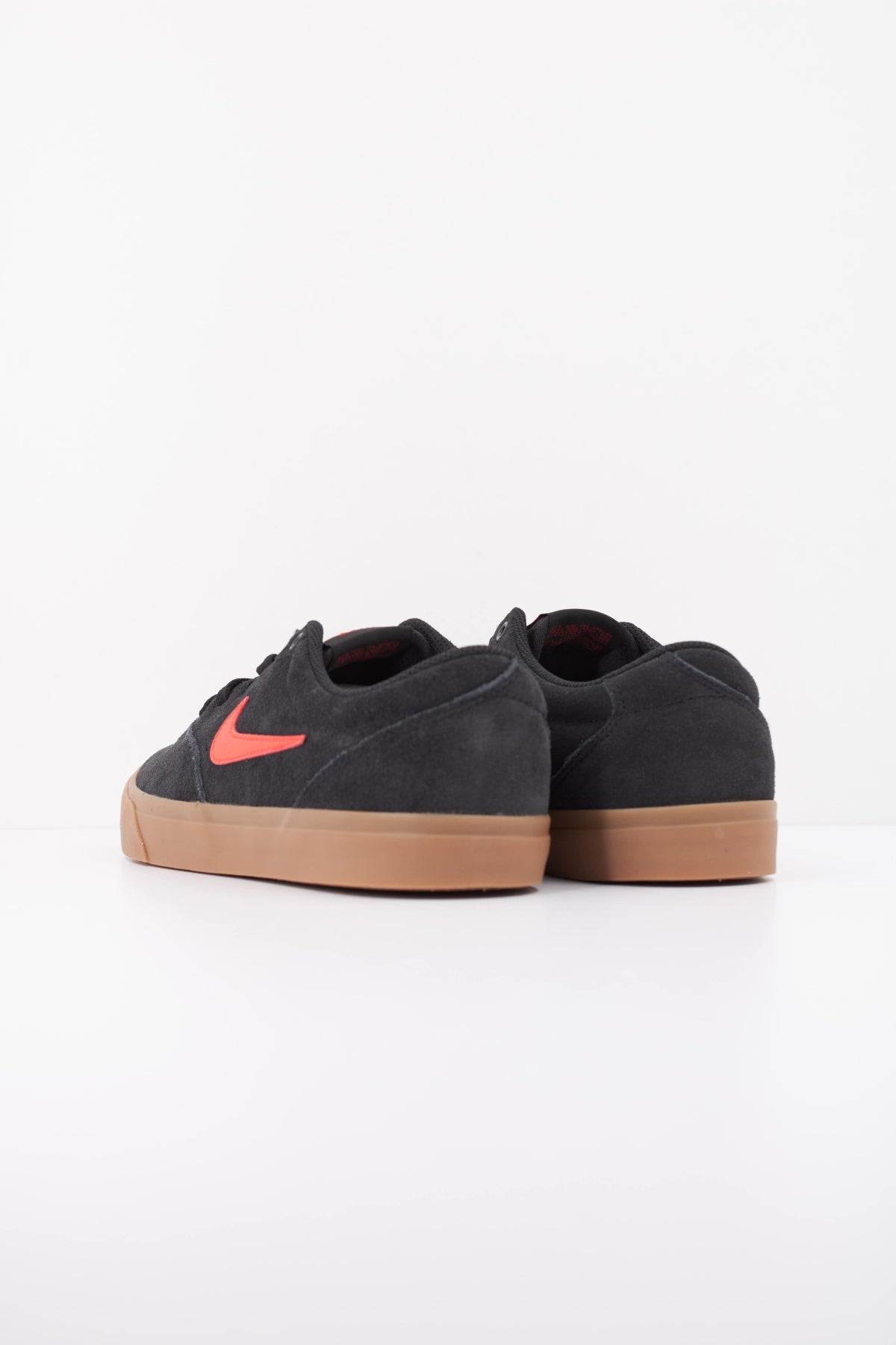 NIKE NIKE CHARGE SUEDE en color NEGRO (4)