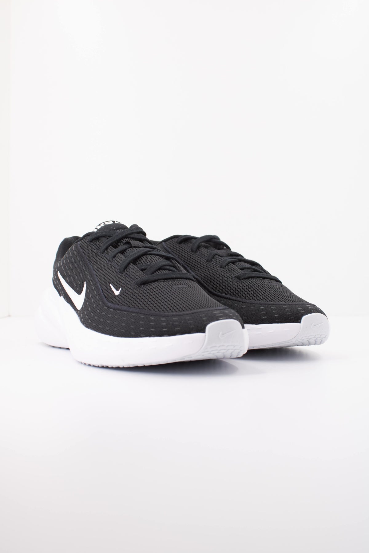 NIKE NIKE UPLIFT SC en color NEGRO (2)