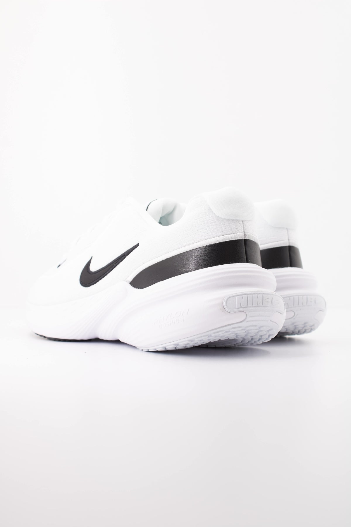 NIKE NIKE UPLIFT SC en color BLANCO (4)