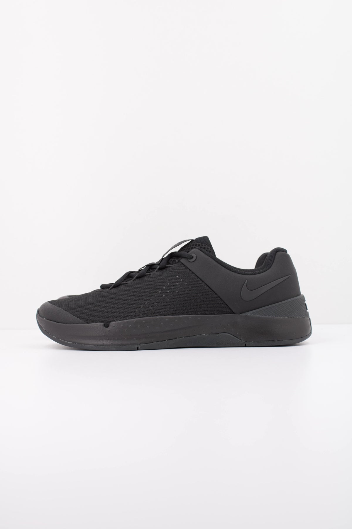 NIKE M NIKE MC TRAINER 4 en color NEGRO (1)
