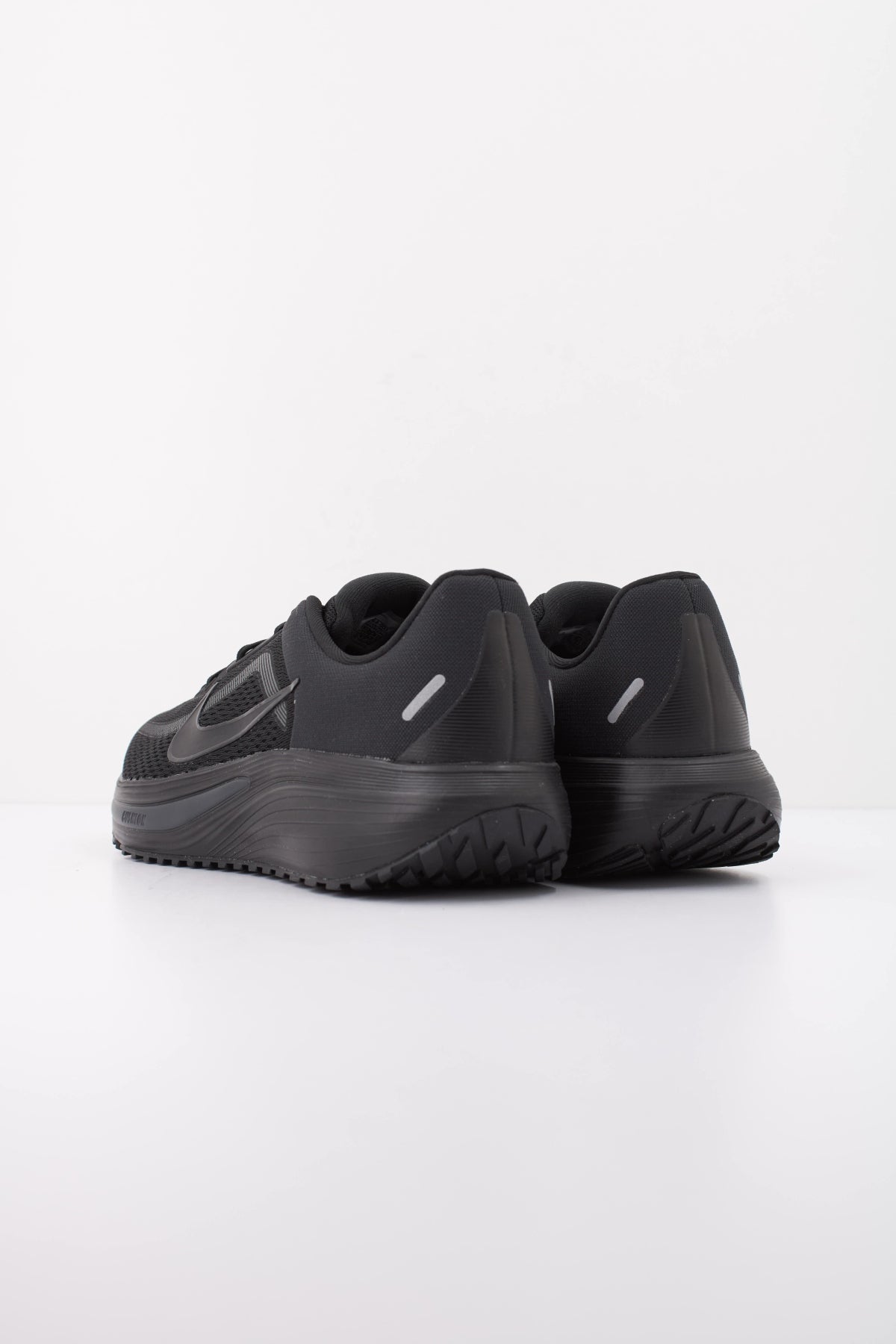 NIKE NIKE QUEST 7 en color NEGRO (4)