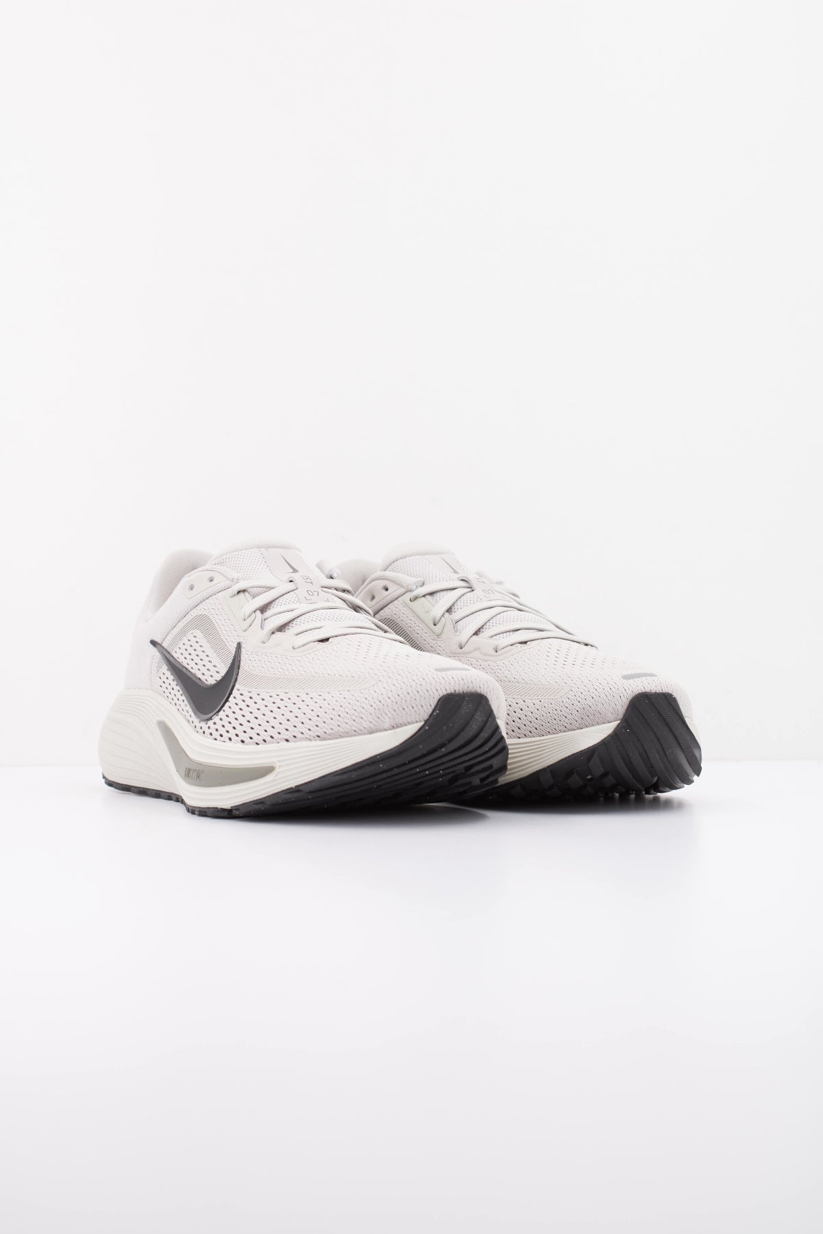 NIKE NIKE QUEST 7 en color GRIS (2)