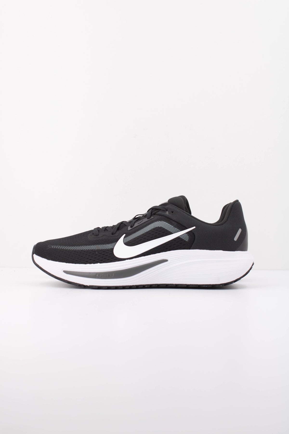 NIKE NIKE QUEST 7 en color NEGRO (1)
