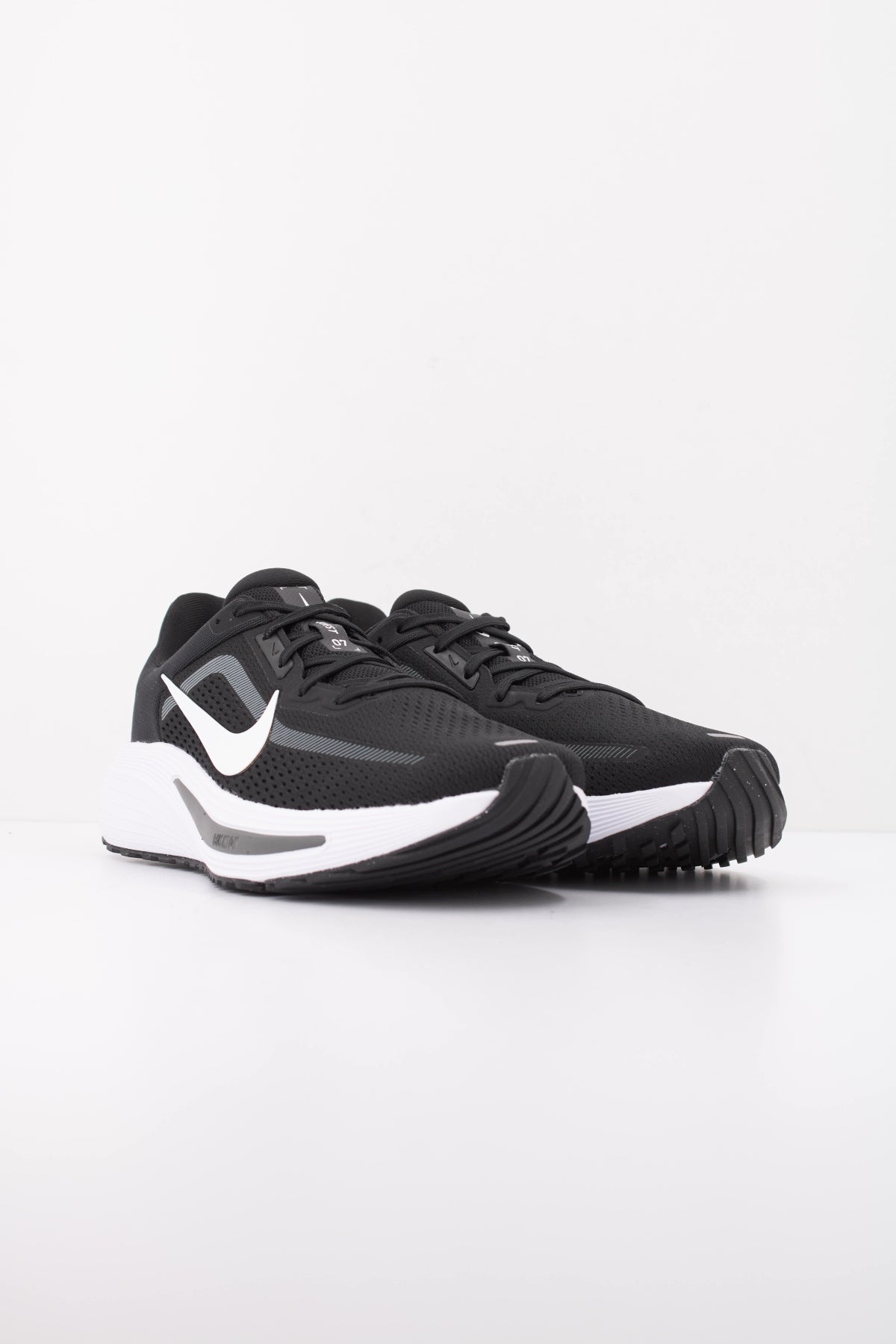 NIKE QUEST 7 IM6368 en color NEGRO (2)