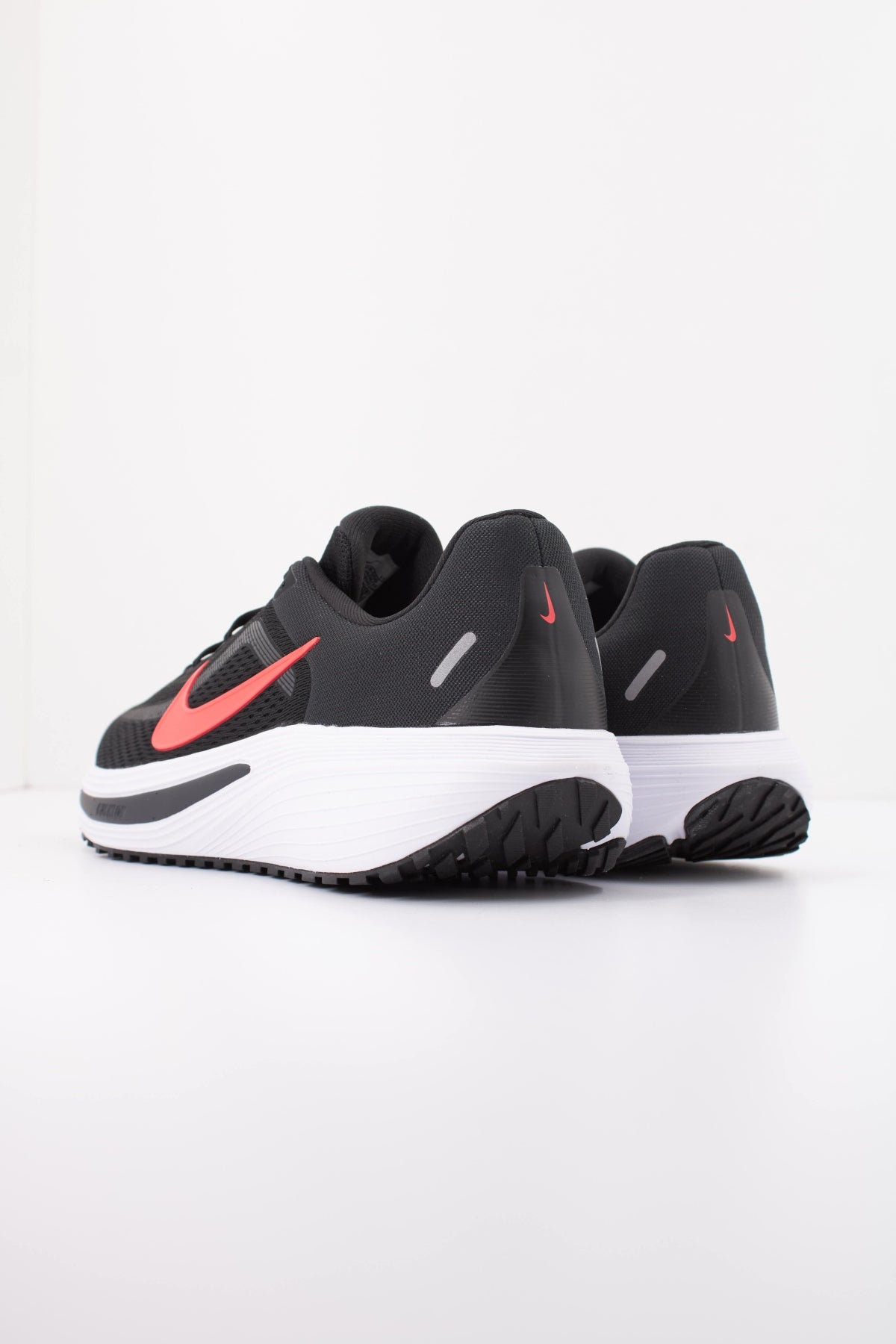 NIKE NIKE QUEST 7 en color NEGRO (4)