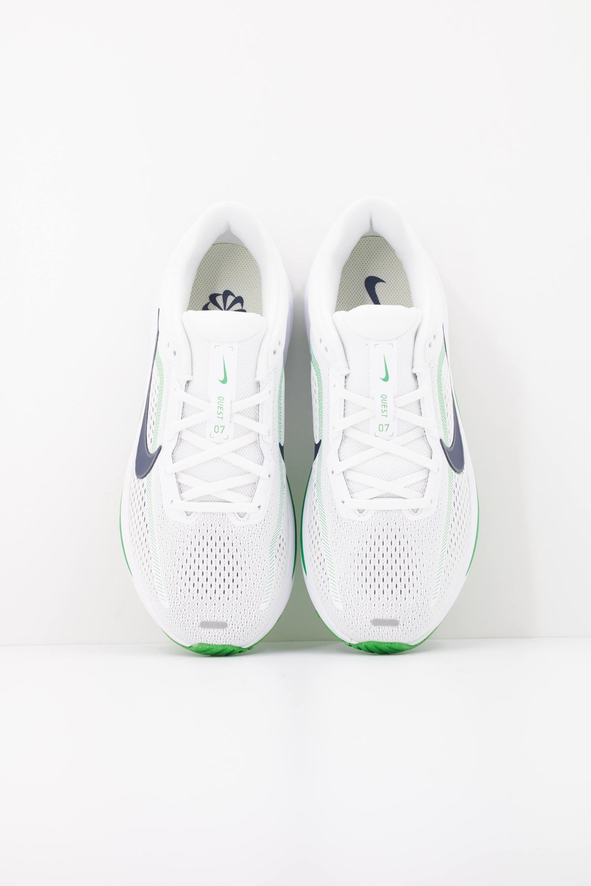 NIKE NIKE QUEST 7 en color BLANCO (3)