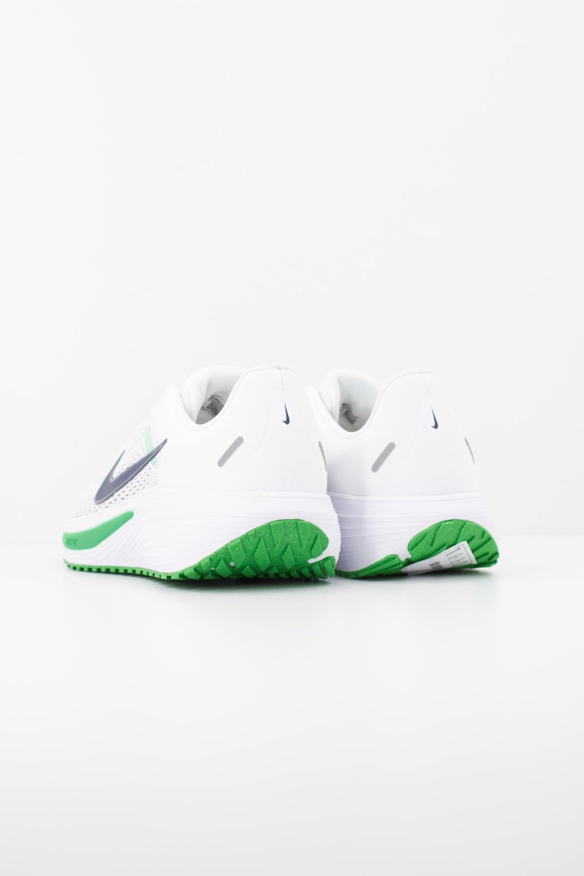 NIKE NIKE QUEST 7 en color BLANCO (4)