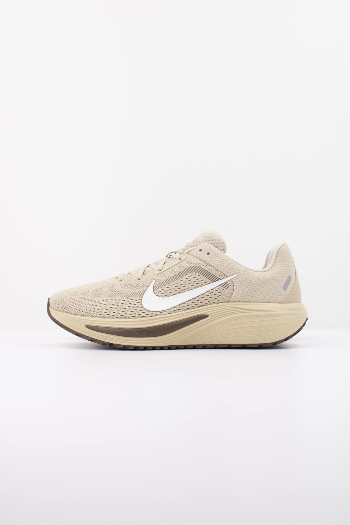 NIKE NIKE QUEST 7 en color BEIS (1)