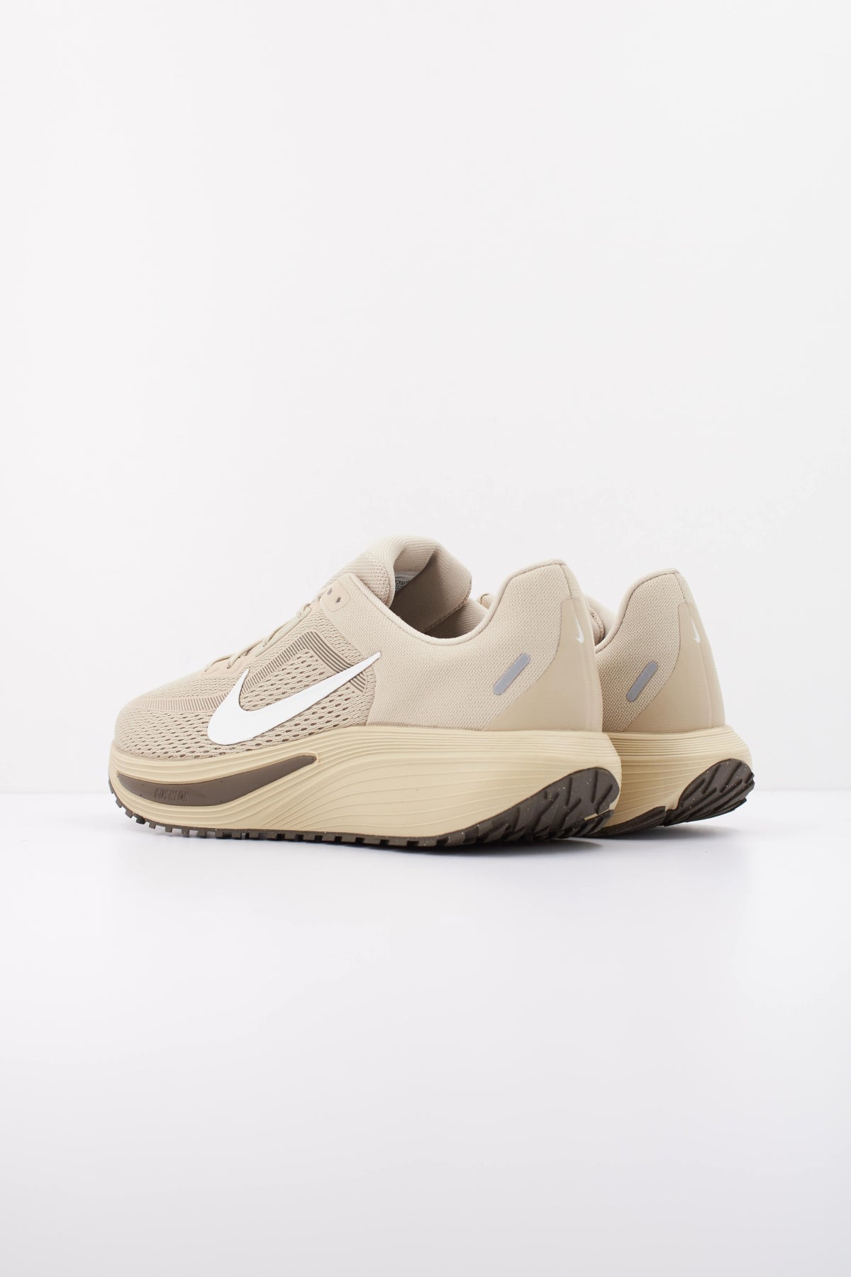 NIKE NIKE QUEST 7 en color BEIS (4)