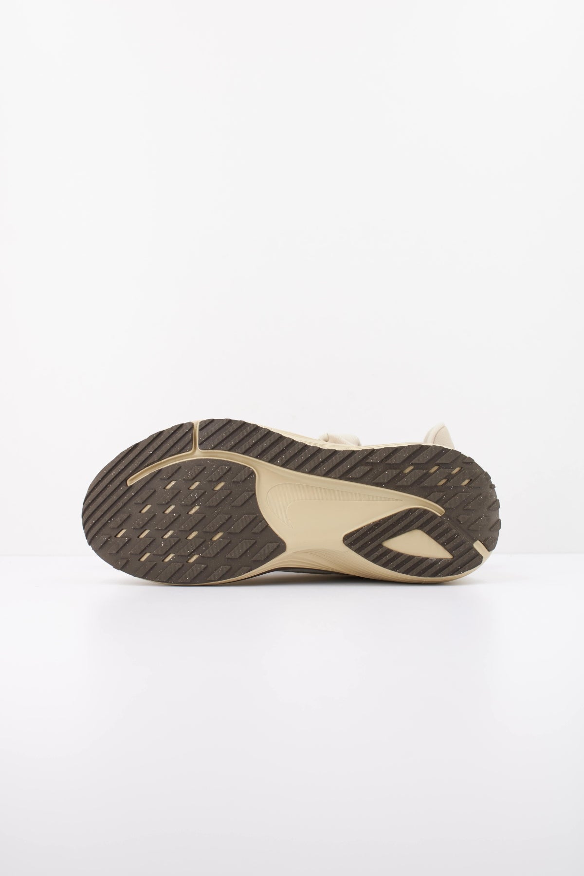 NIKE NIKE QUEST 7 en color BEIS (5)