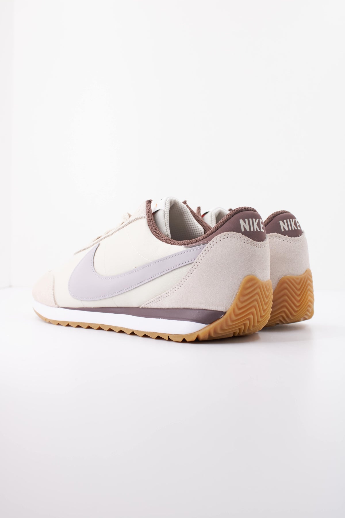NIKE NIKE PACIFIC GS en color NUDE (4)