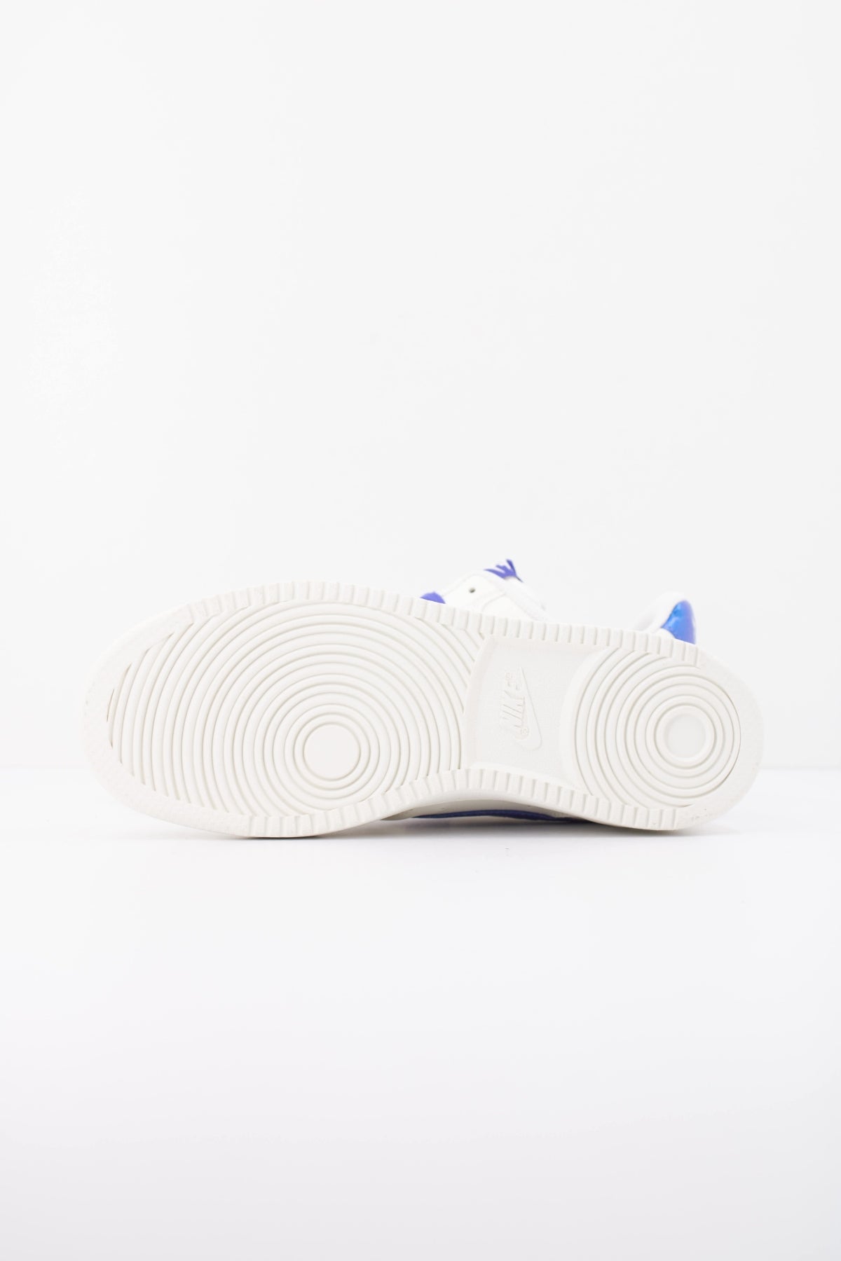 NIKE COURT VISION LOW SE IO8823-100 en color BLANCO (5)