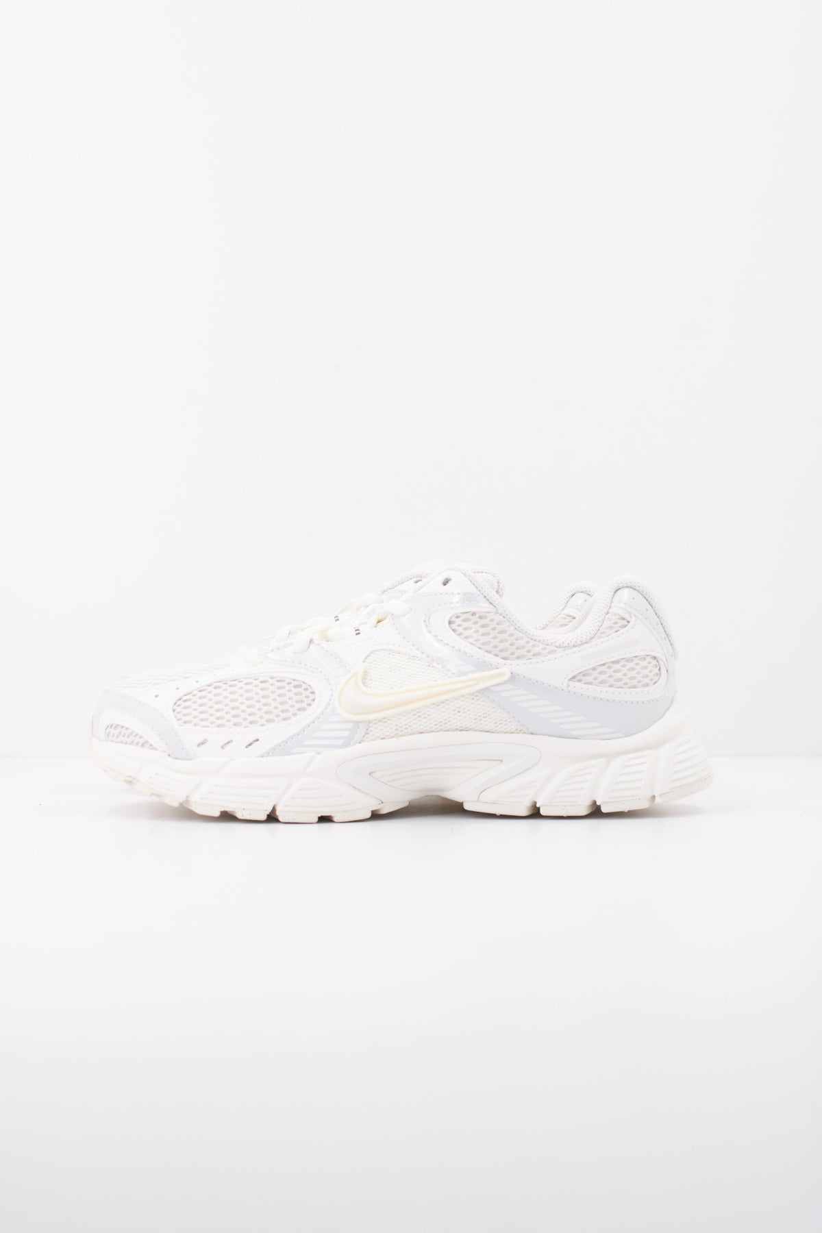 NIKE W NIKE V5 RNR en color BLANCO (1)