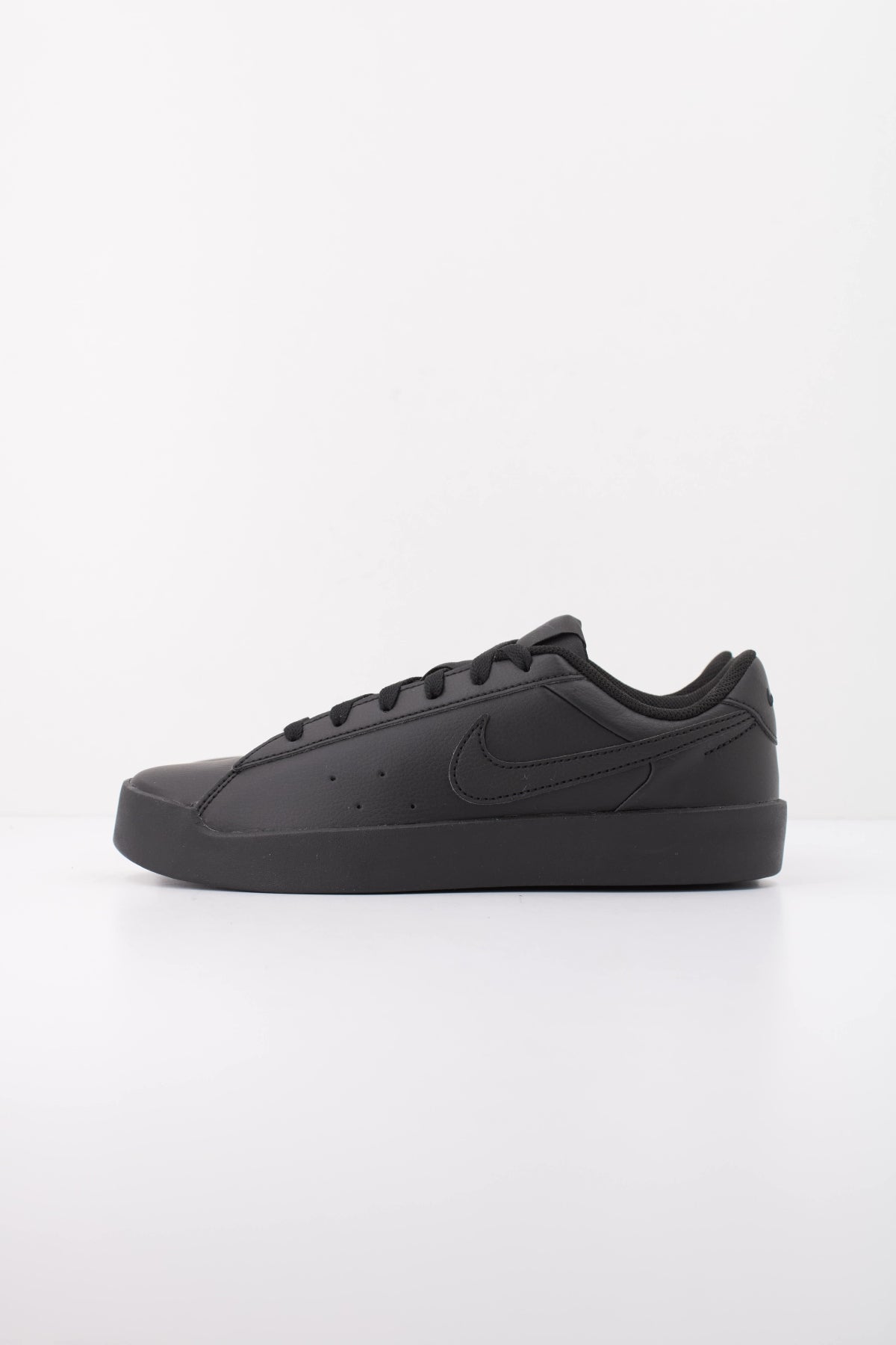 NIKE COURT HERITAGE SL IQ9696 en color NEGRO (1)