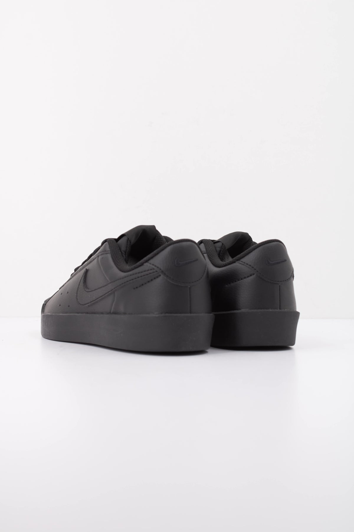 NIKE COURT HERITAGE SL IQ9696 en color NEGRO (4)