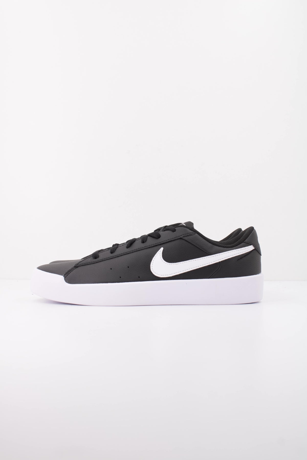 NIKE COURT HERITAGE SL IQ9750-004 en color NEGRO (1)