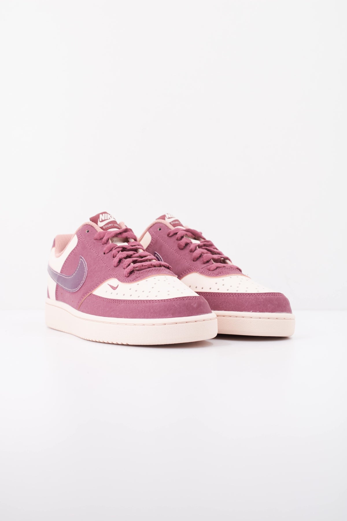 NIKE COURT VISION LOW LX IU7630 en color BURDEOS (2)