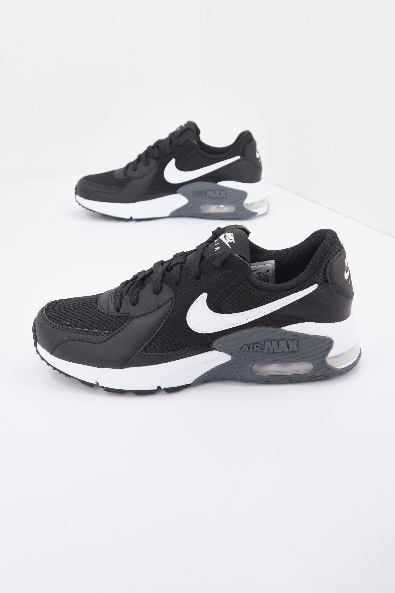 NIKE MAX EXCEE en color NEGRO (1)