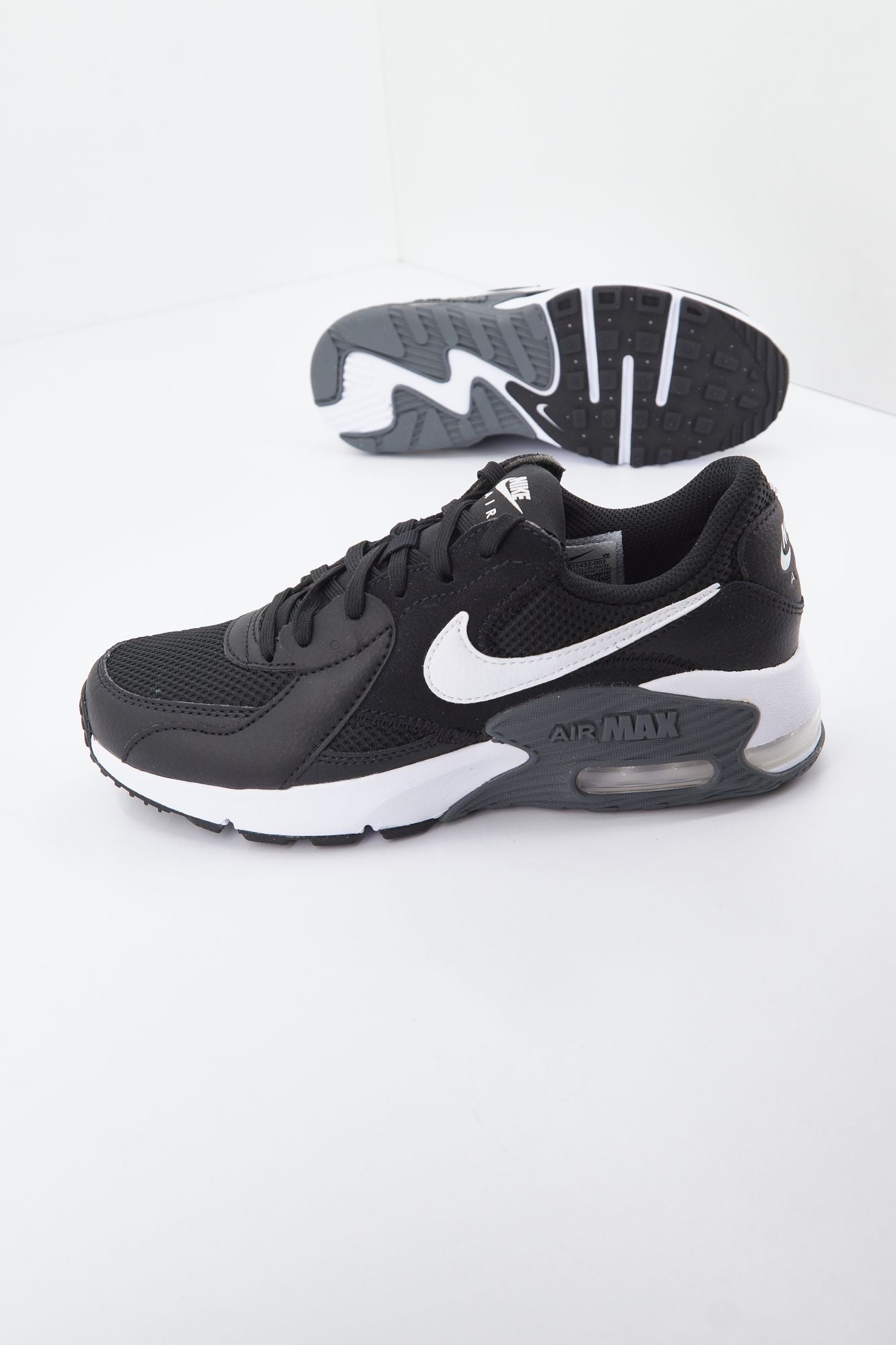 NIKE MAX EXCEE en color NEGRO (2)