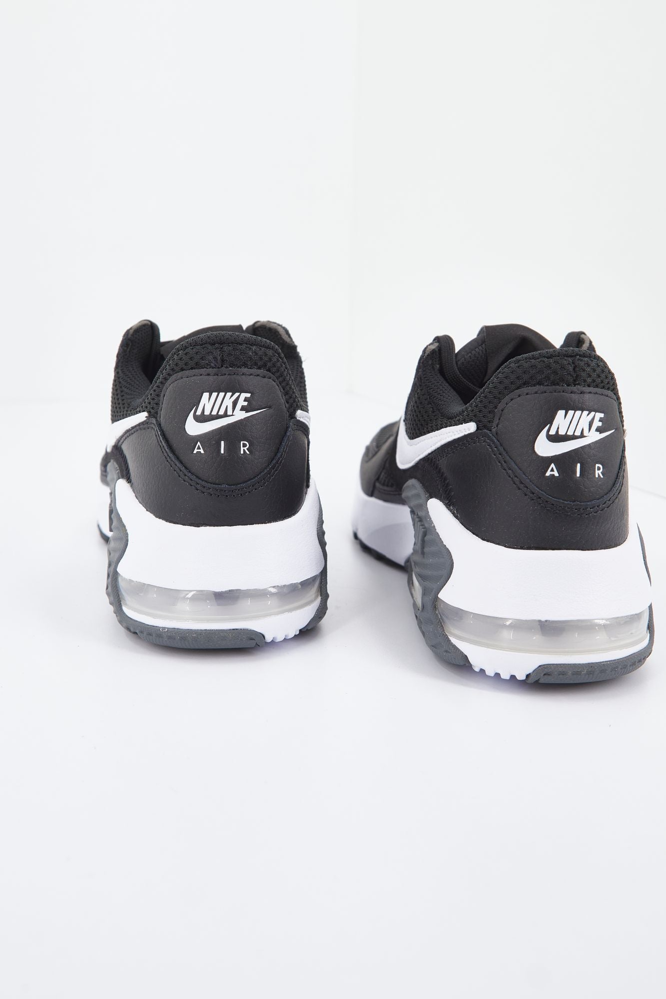 NIKE MAX EXCEE en color NEGRO (4)