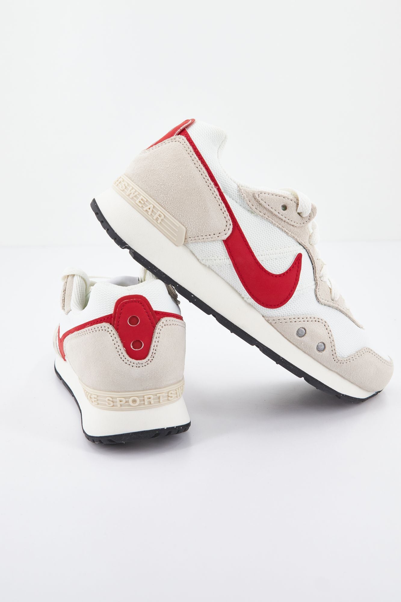 NIKE VENTURE RUNNER WOMEN'S en color BEIS (4)