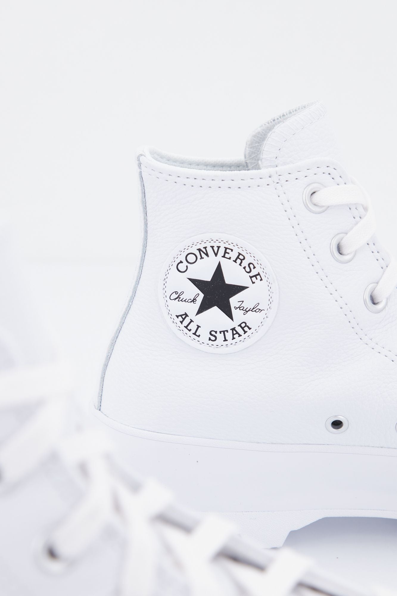 CONVERSE CHUCK TAYLOR ALL STAR LUGGE en color BLANCO (4)