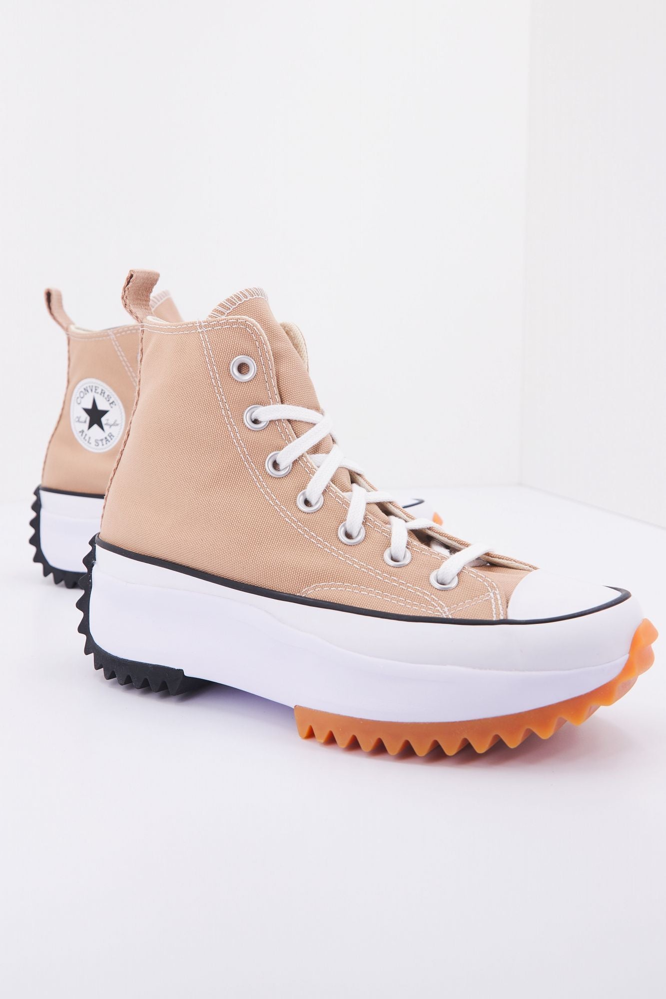 CONVERSE RUN STAR HIKE RECYCLED POLY en color MARRON CLARO (1)