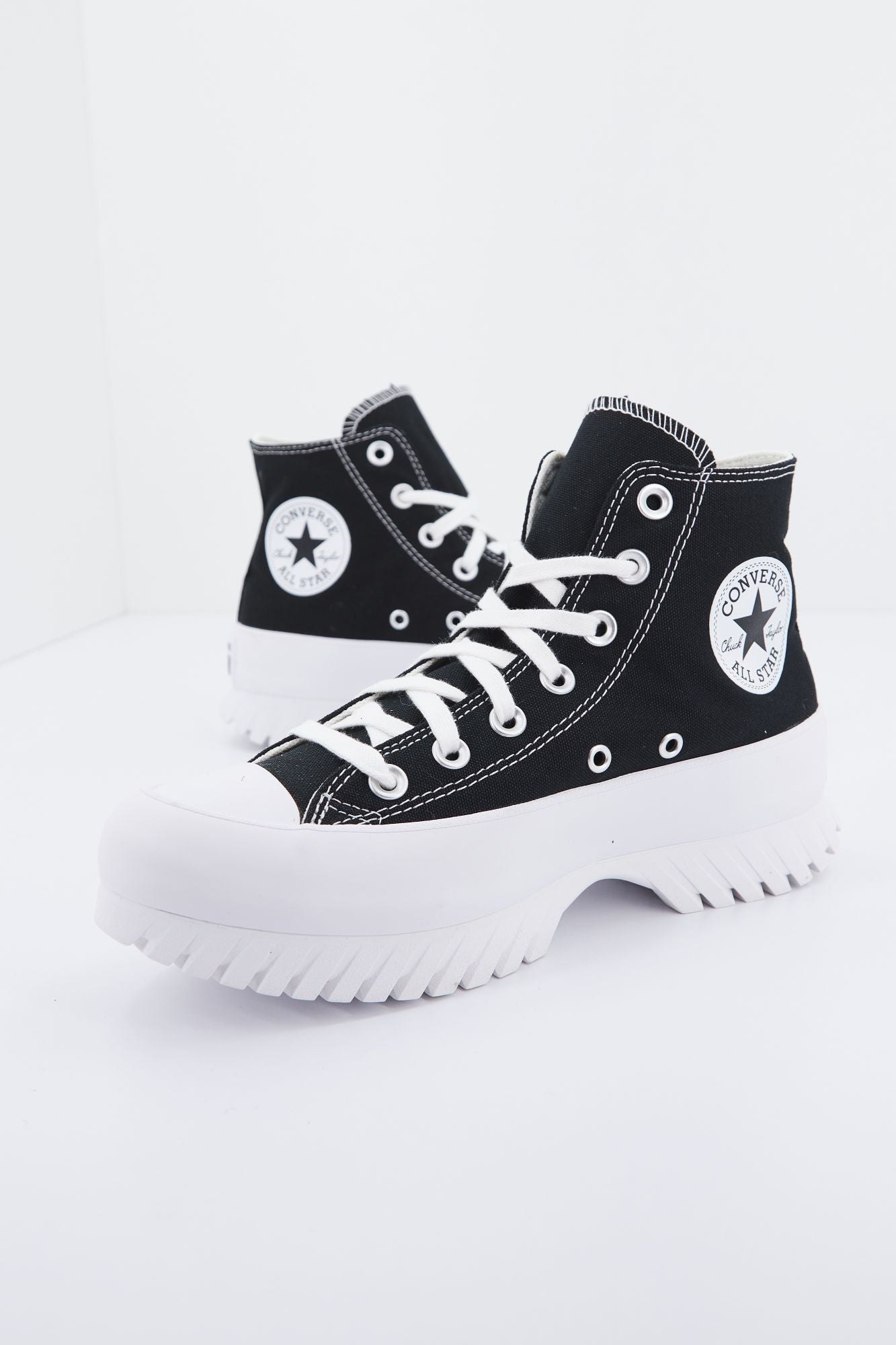CONVERSE CHUCK TAYLOR ALL STAR LUGGED 2.0 en color NEGRO (1)