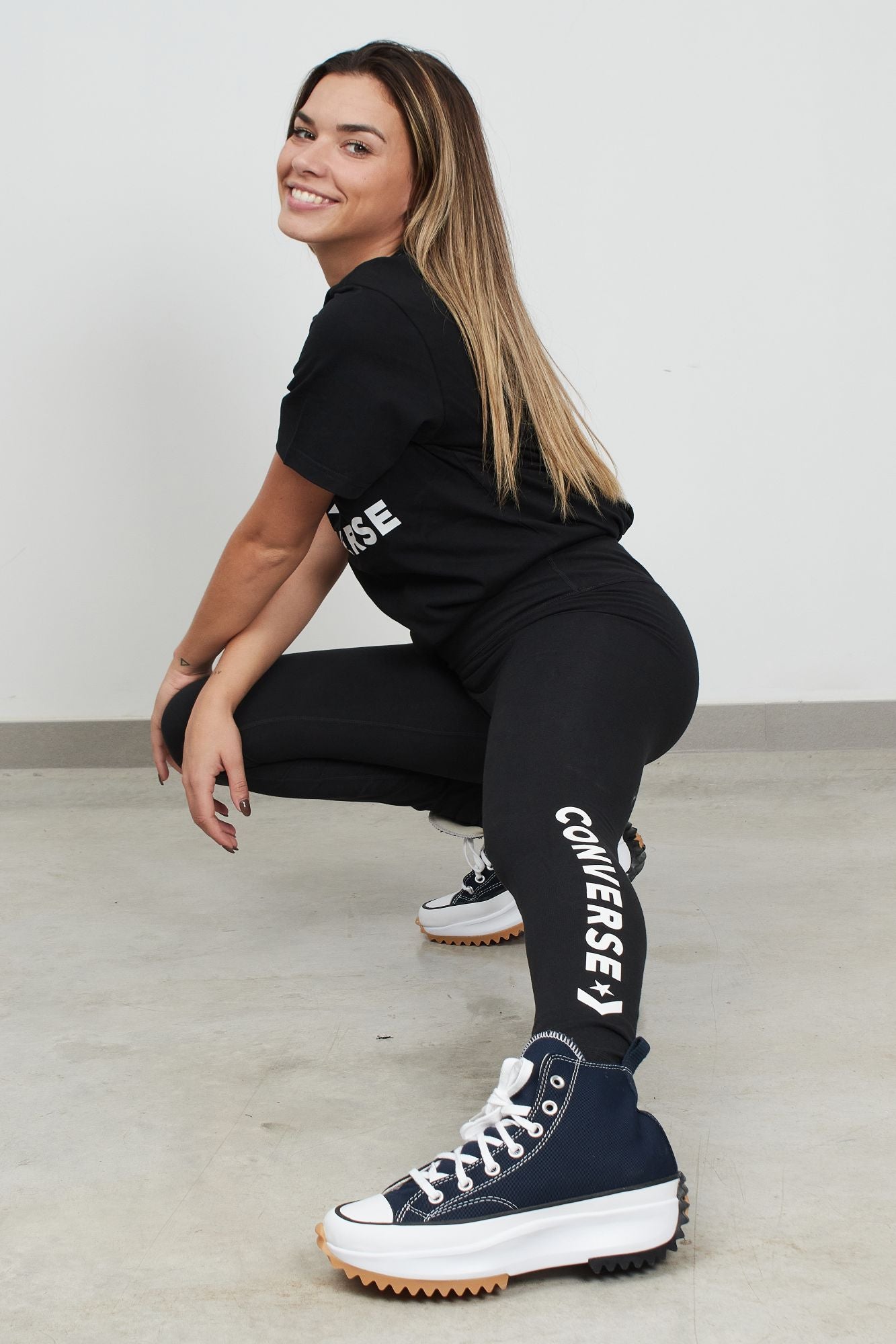 CONVERSE LEGGINGS EVERYDAY LOGOLogo en color NEGRO (4)