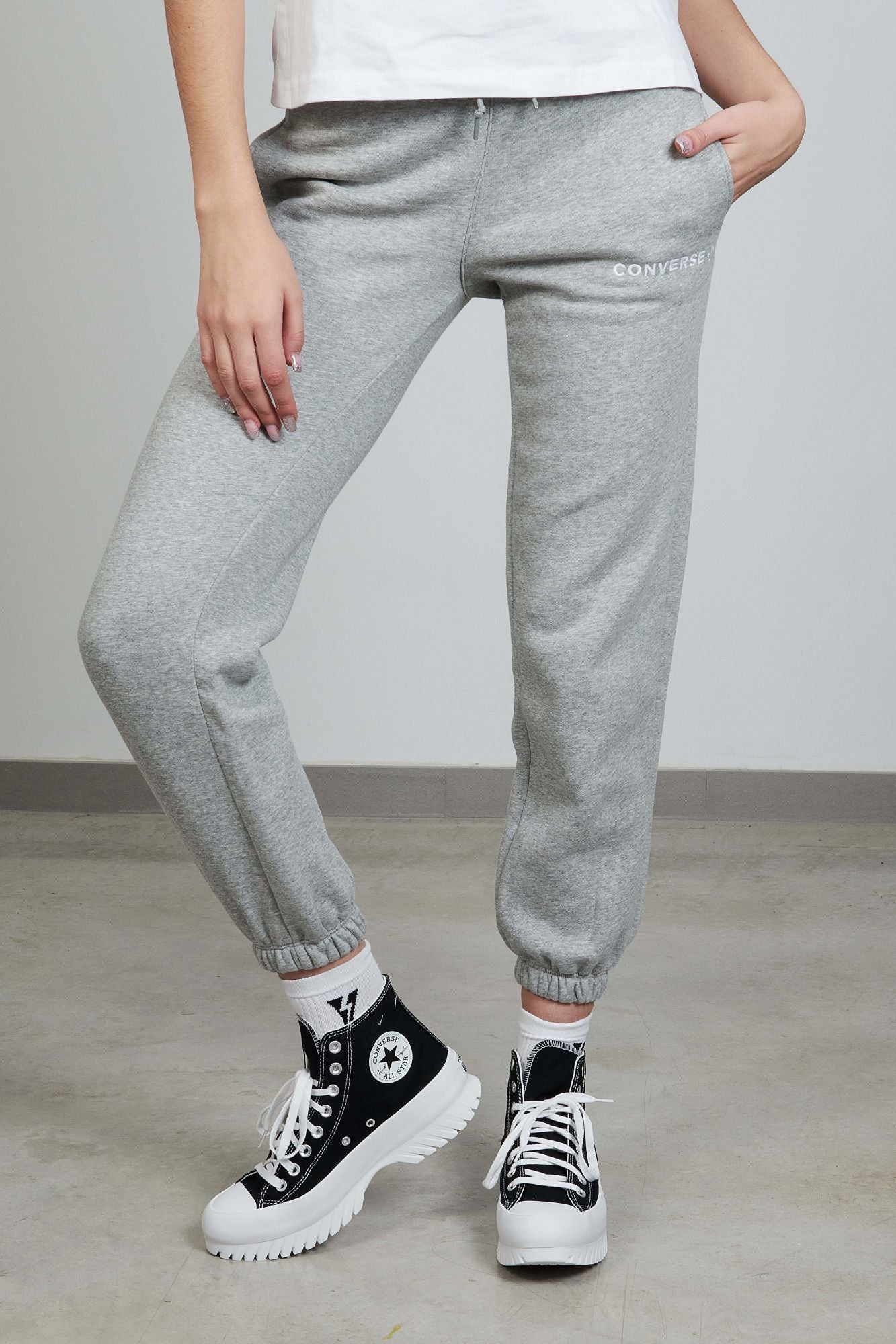 CONVERSE PUFF WORDMARK en color GRIS (1)