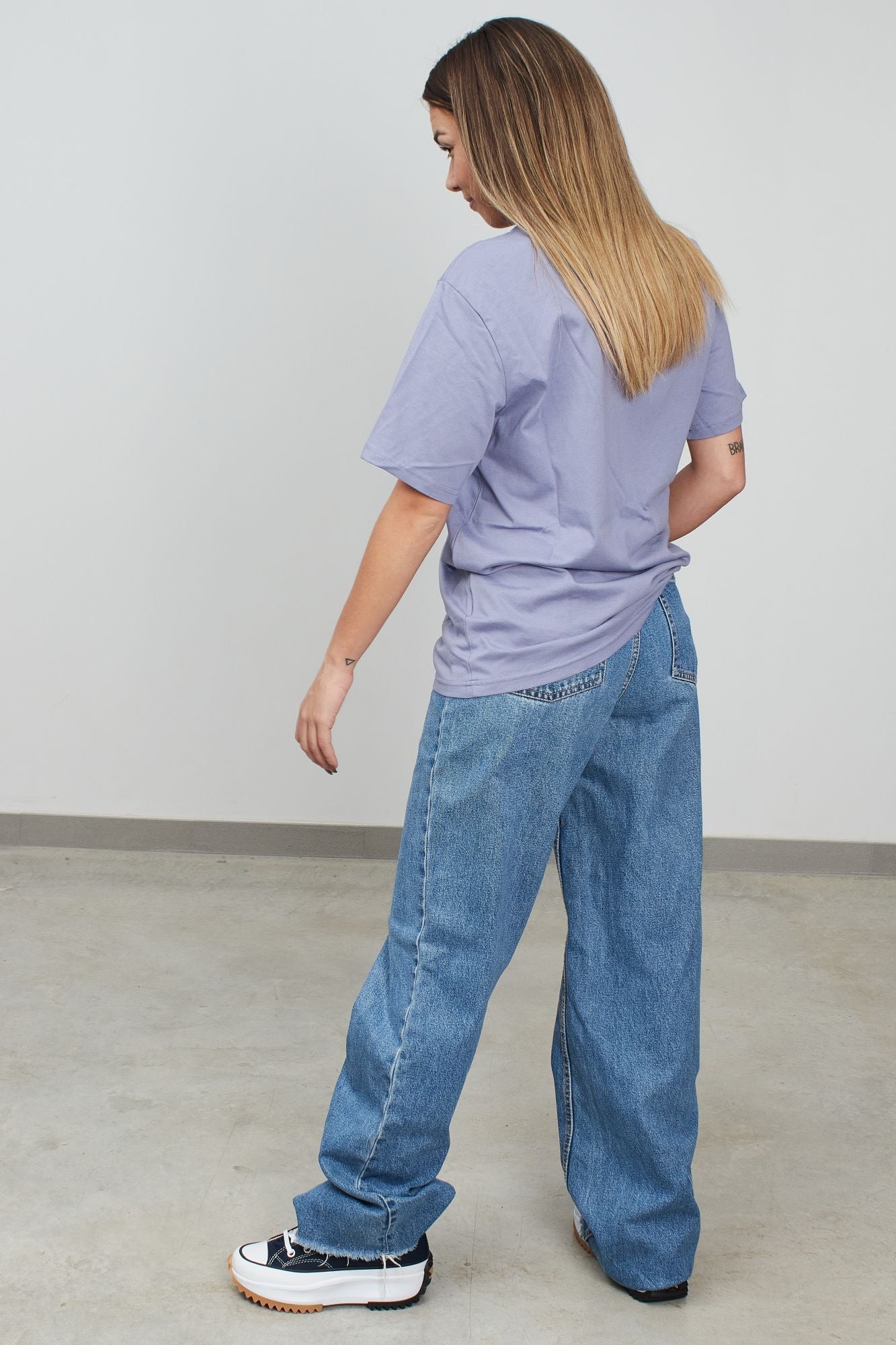 CONVERSE STAR CHEVRON TEE en color VIOLETA (4)