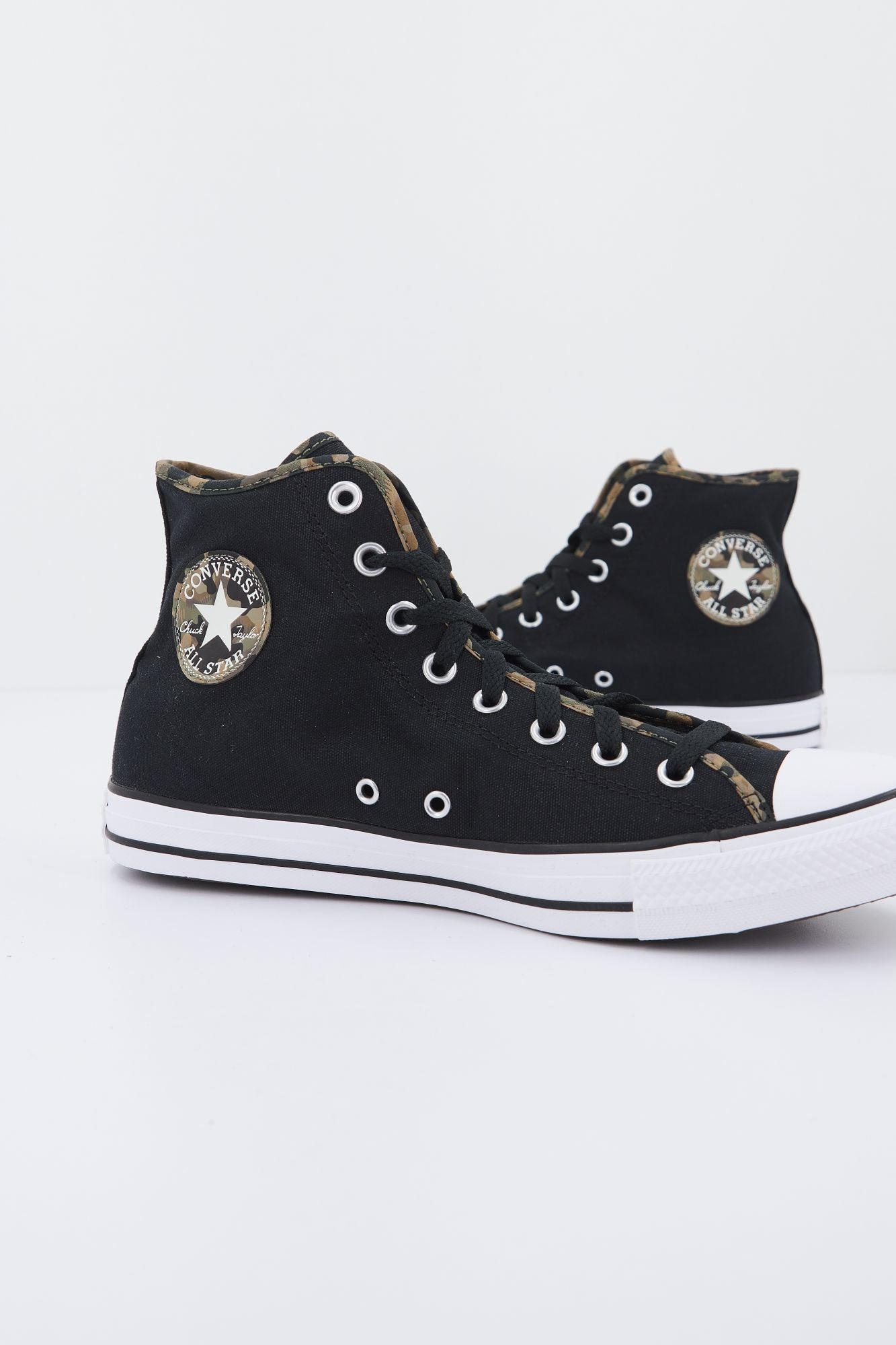 CONVERSE CHUCK TAYLOR ALL STAR MOVE en color NEGRO (1)