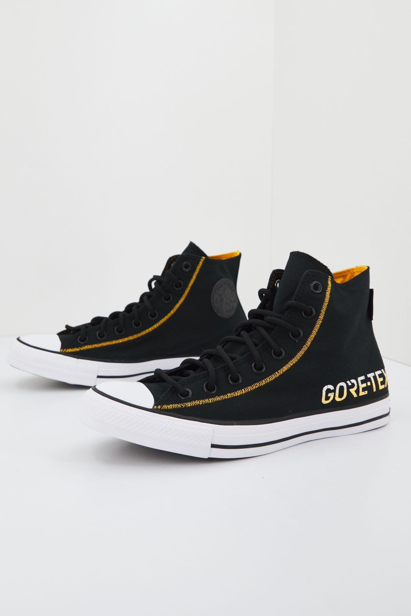 CONVERSE CHUCK TAYLOR ALL STAR GTX HI en color NEGRO (1)
