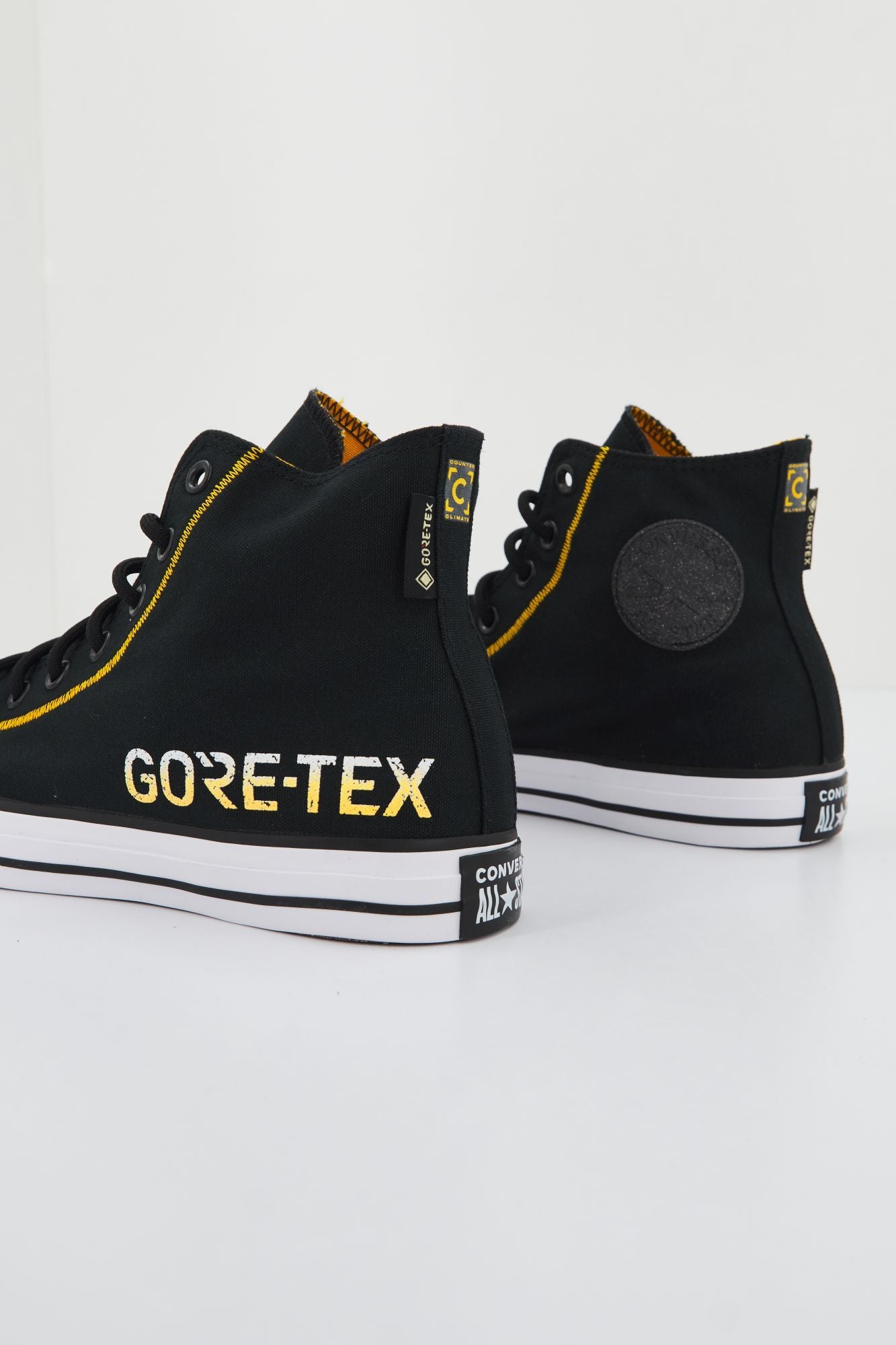 CONVERSE CHUCK TAYLOR ALL STAR GTX HI en color NEGRO (2)