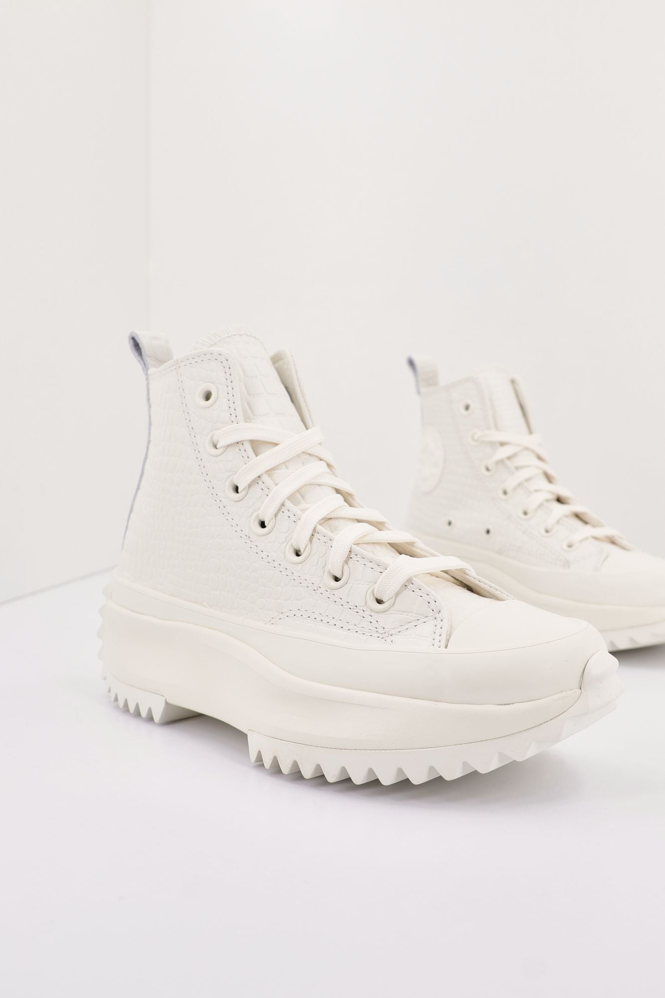 CONVERSE CHUCK TAYLOR ALL STAR RUN STAR HIKE HI en color BLANCO (2)