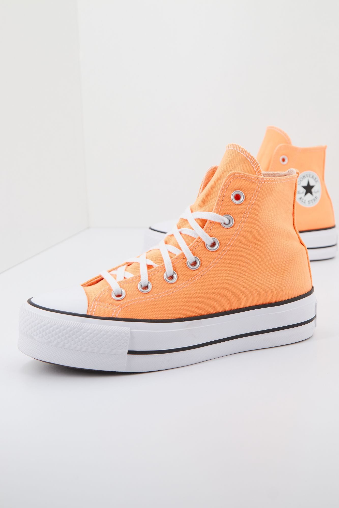 CONVERSE CHUCK TAYLOR ALL STAR HI LIFT en color NARANJA (2)