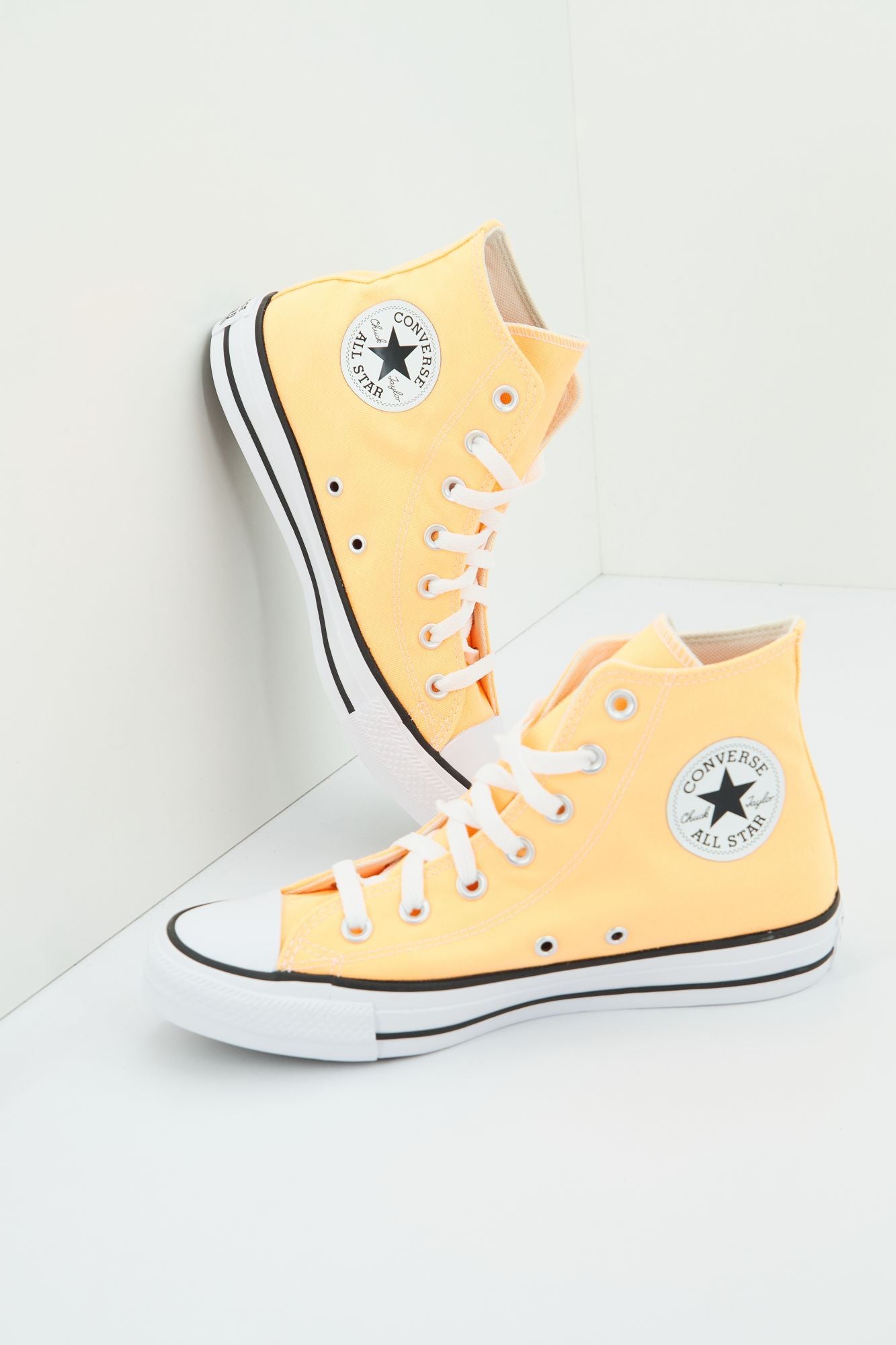 CONVERSE CHUCK TAYLOR ALL STAR HI en color NARANJA (1)