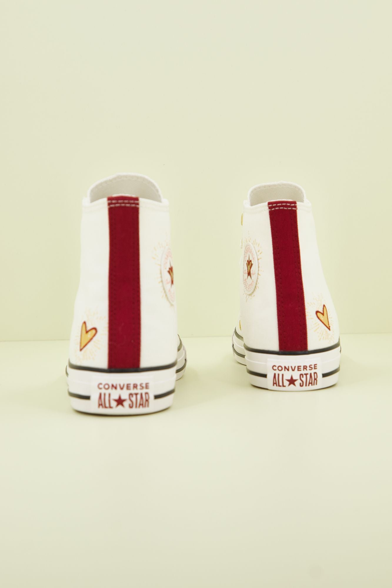 CONVERSE CHUCK TAYLOR ALL STAR HEARTS en color BLANCO (3)