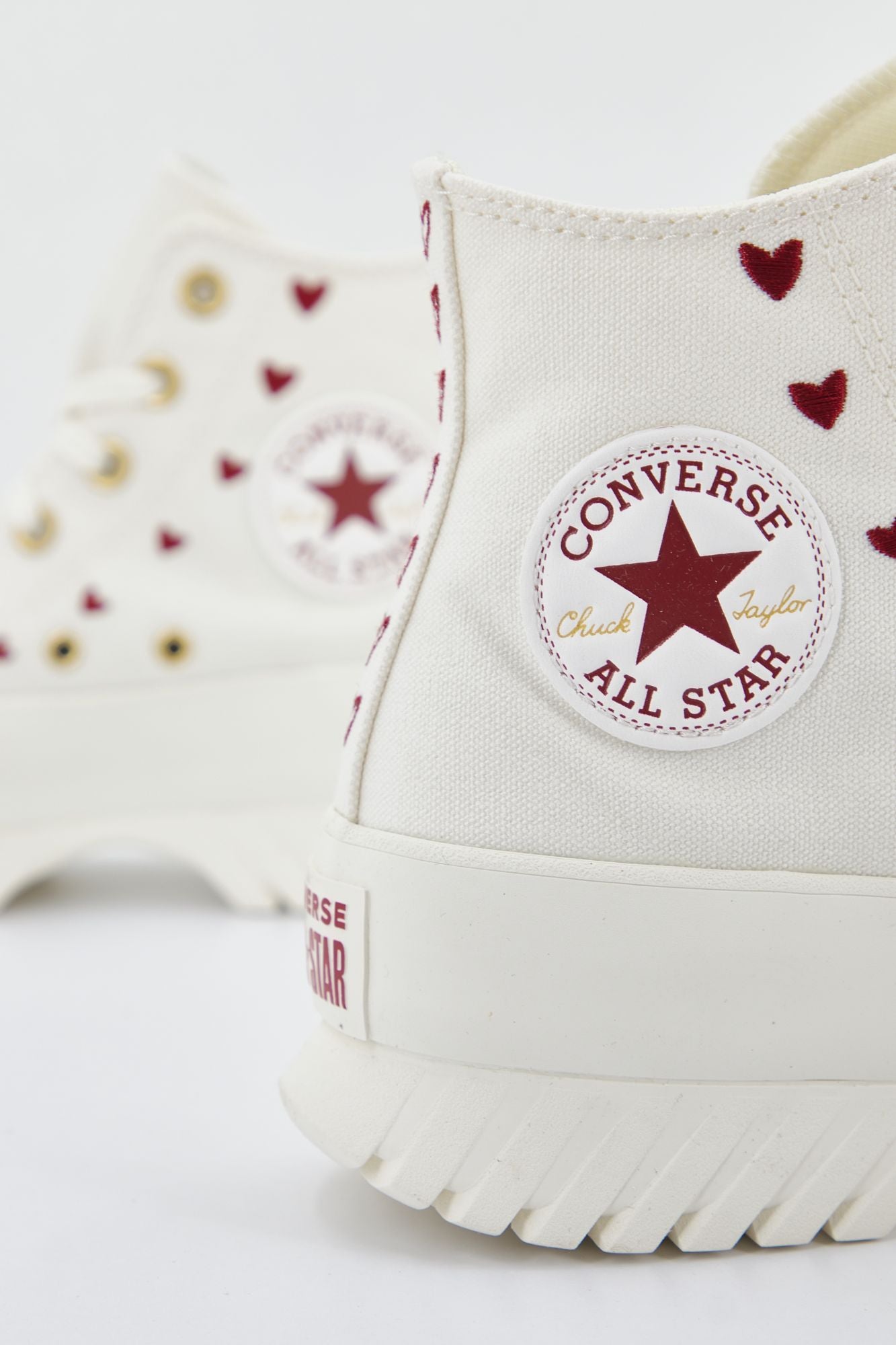 CONVERSE CHUCK TAYLOR ALL STAR LUGGED 2.0 PLATFORM HEARTS en color BLANCO (2)