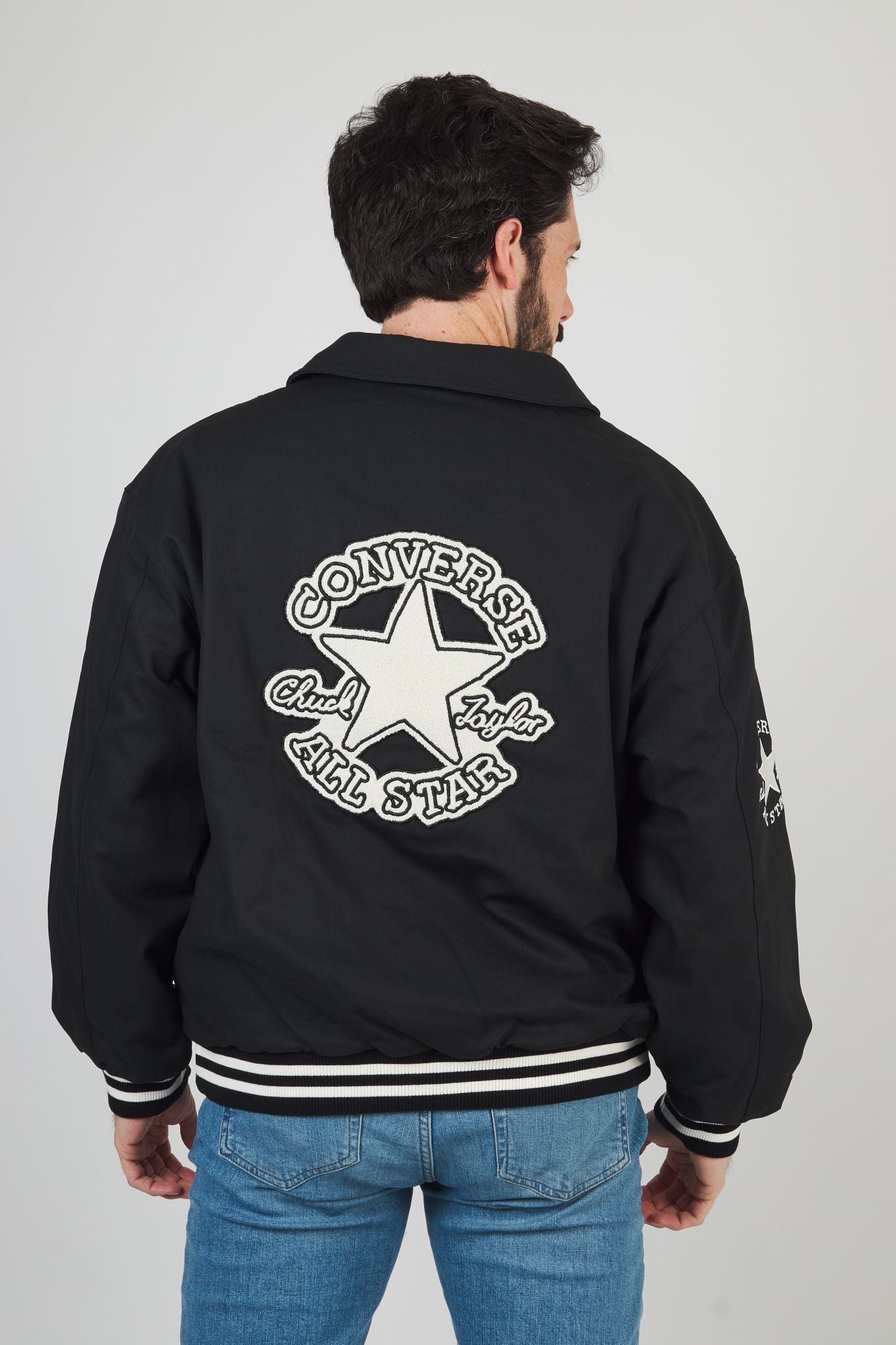 CONVERSE VARSITY PADDED BOMBER en color NEGRO (3)