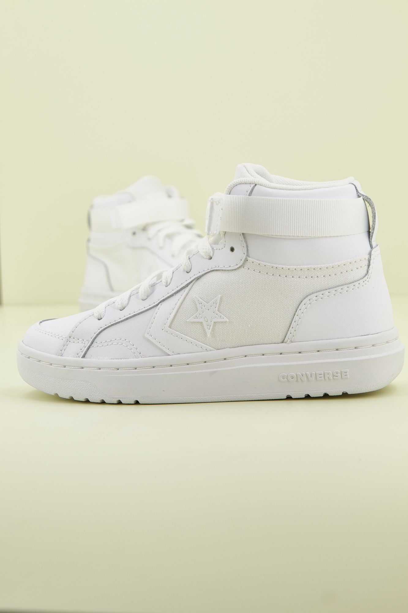 CONVERSE PRO BLAZE V2 MID en color BLANCO (1)