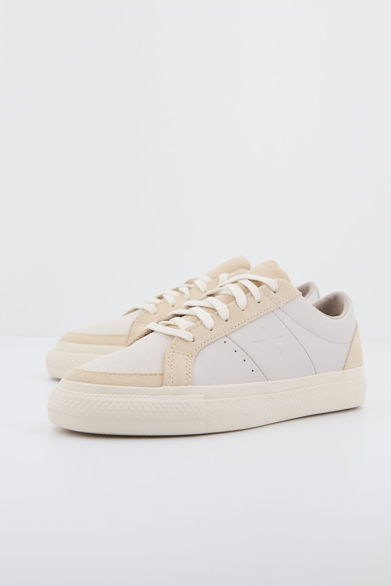 CONVERSE ONE STAR PRO OX en color BLANCO (1)