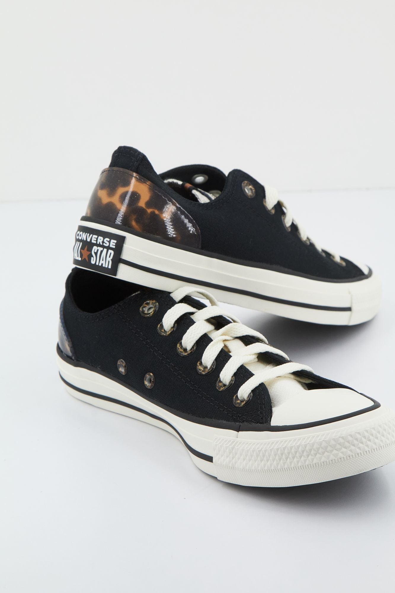 CONVERSE CHUCK TAYLOR ALL STAR OX en color NEGRO (1)
