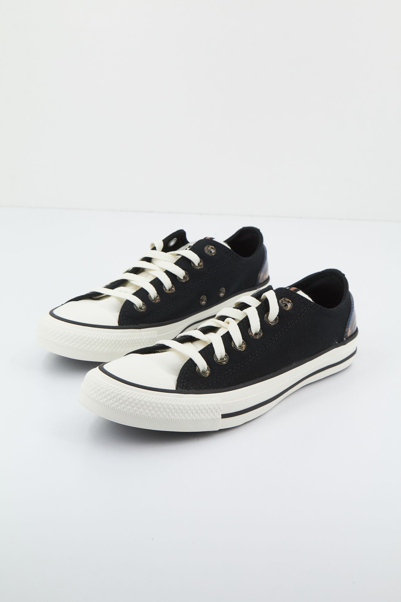 CONVERSE CHUCK TAYLOR ALL STAR OX en color NEGRO (2)