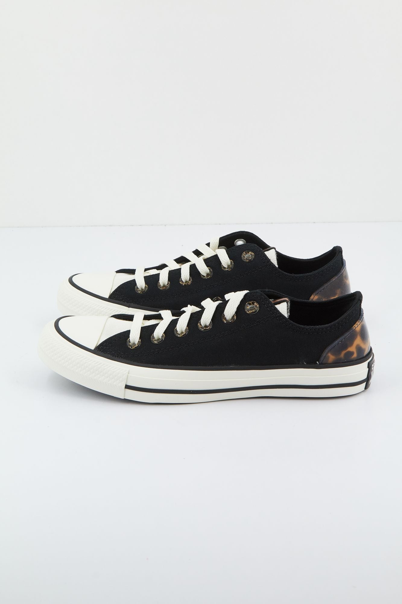 CONVERSE CHUCK TAYLOR ALL STAR OX en color NEGRO (3)