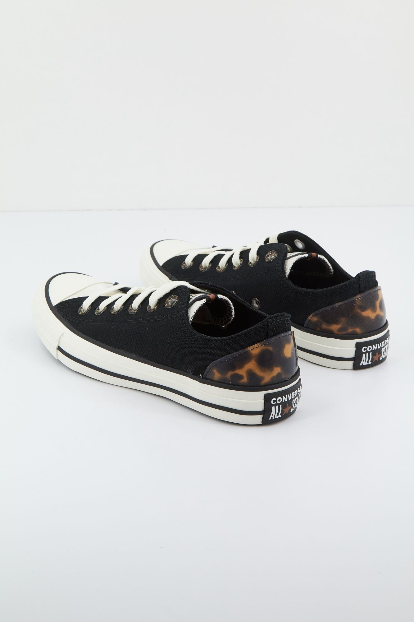 CONVERSE CHUCK TAYLOR ALL STAR OX en color NEGRO (4)